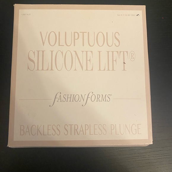 Voluptuous Silicone Lift Adhesive Bra - Picture 2 of 8